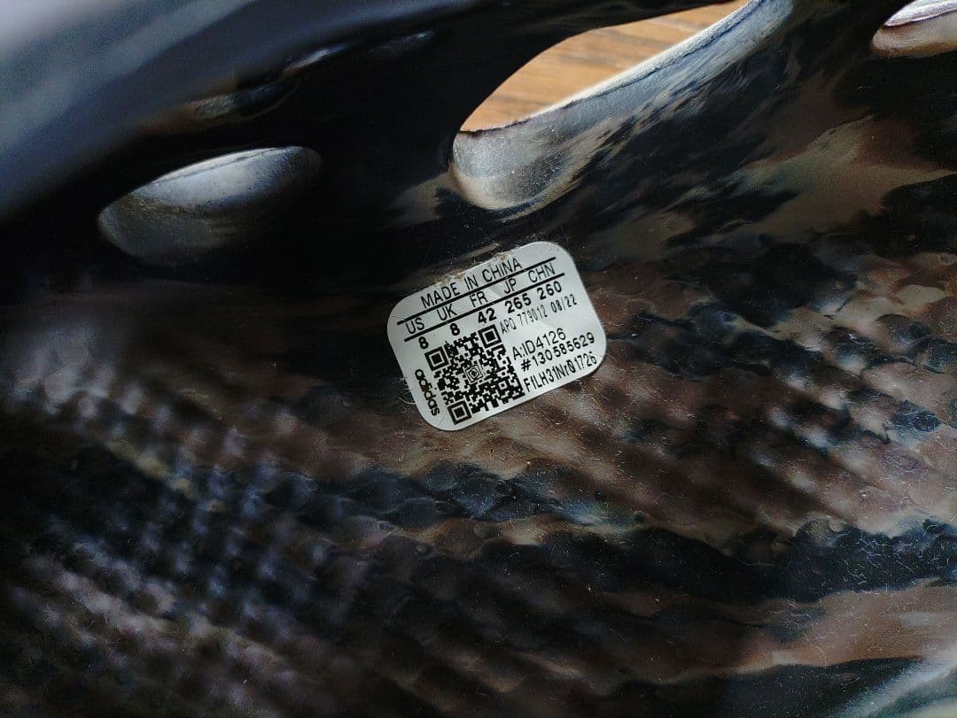 アディダス　イージーフォームランナー　シンダー