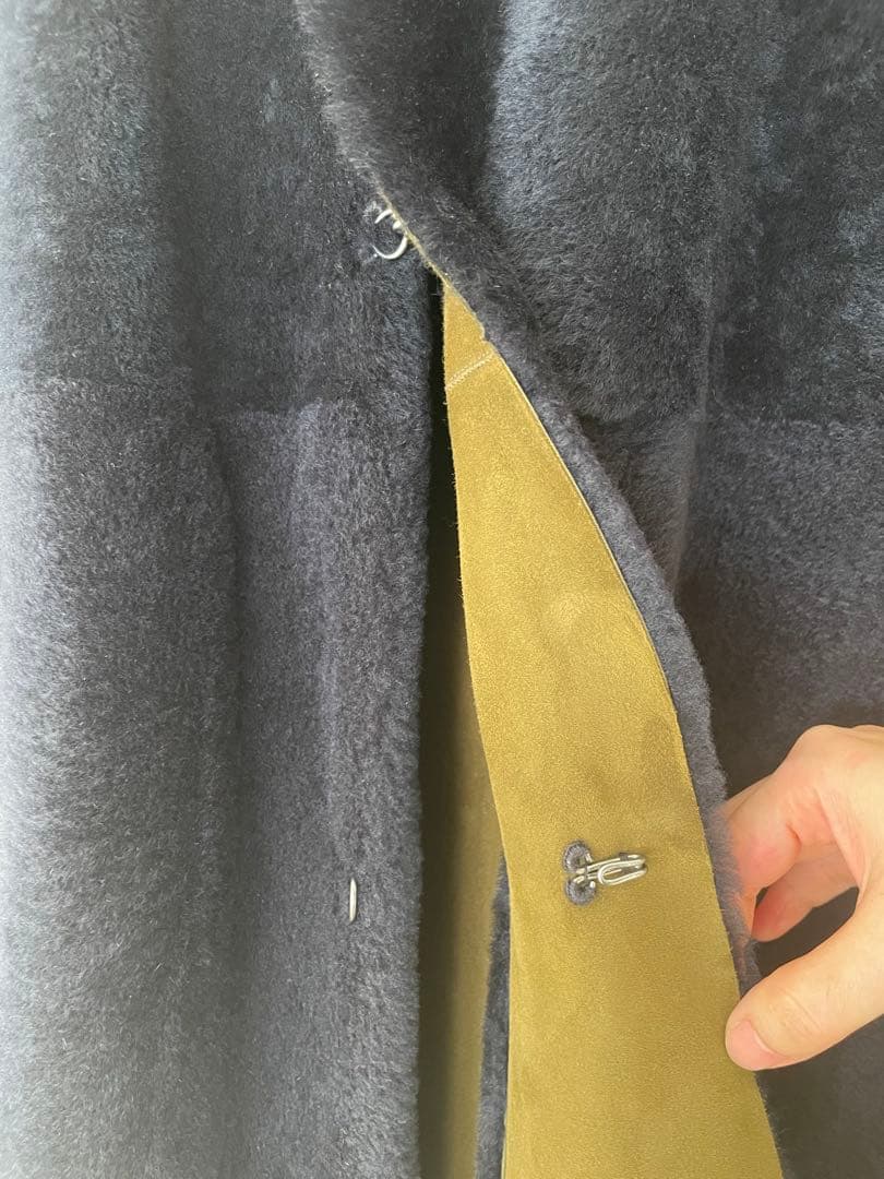 ネイビー×カーキリバーシブル　ムートン素材 ロングコート