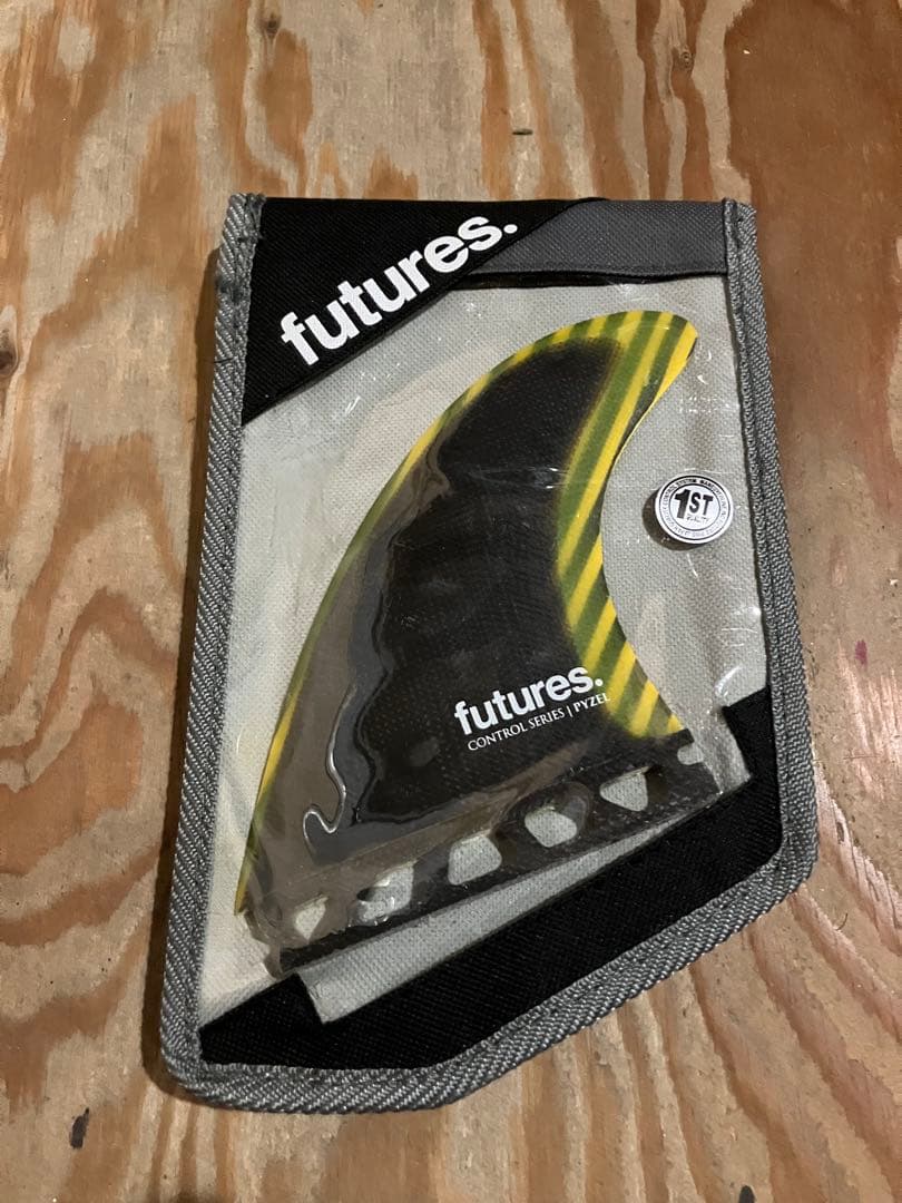 futures CONTROL PYZELトライフィンLサイズ新品未使用