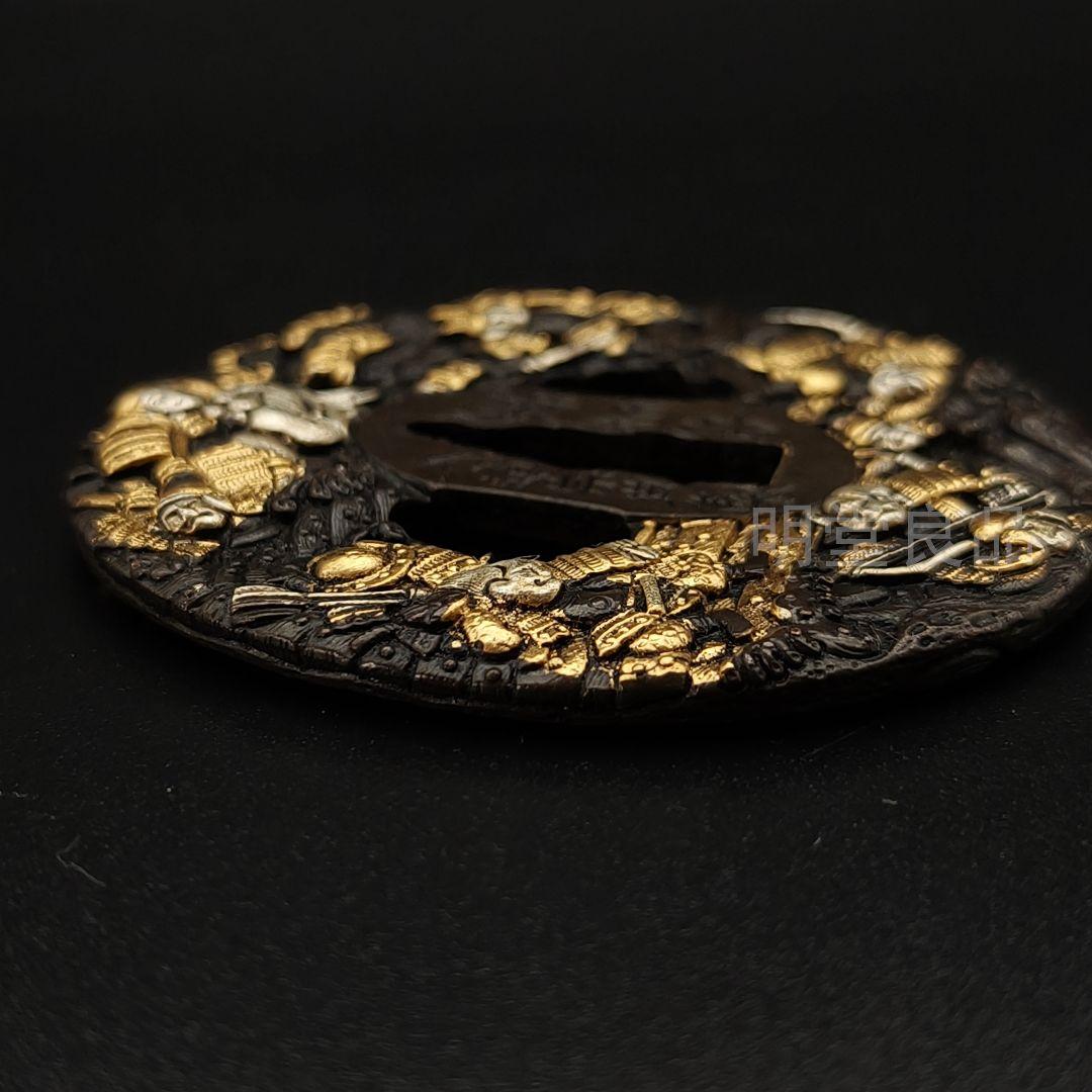 日本刀装具　刀鍔　合戦の図　銅地　細工　金銀メッキ　刀剣美