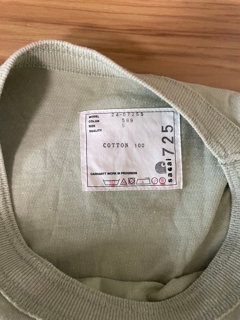 週末限定値下げ。sacai×Carhartt tシャツ　グリーン系