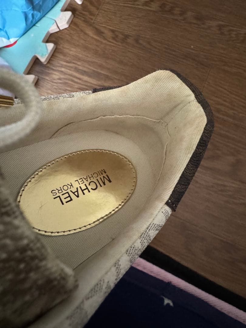 唄い屋新品MICHAEL KORS ロゴ入り厚底スニーカー