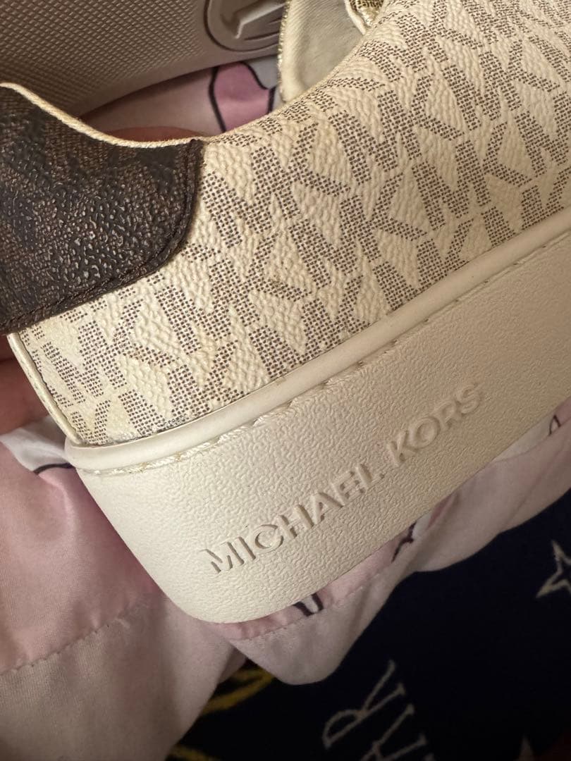 唄い屋新品MICHAEL KORS ロゴ入り厚底スニーカー