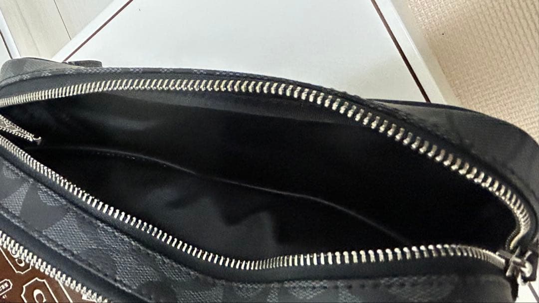 COACH ブラック ロゴパターン バッグ