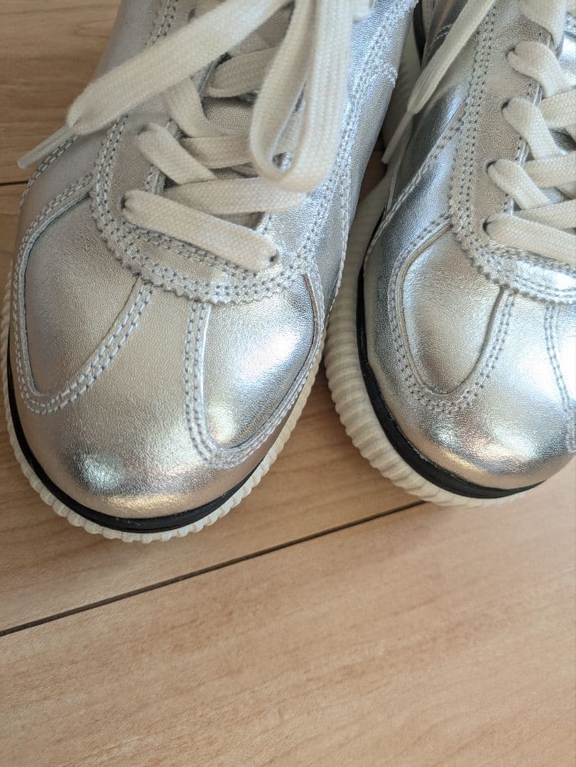 OnitsukaTigerオニツカタイガー　DELECITY　シルバー　22.5