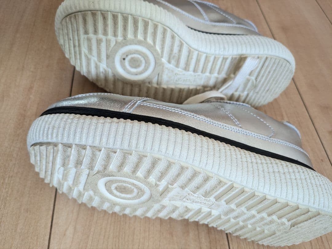 OnitsukaTigerオニツカタイガー　DELECITY　シルバー　22.5