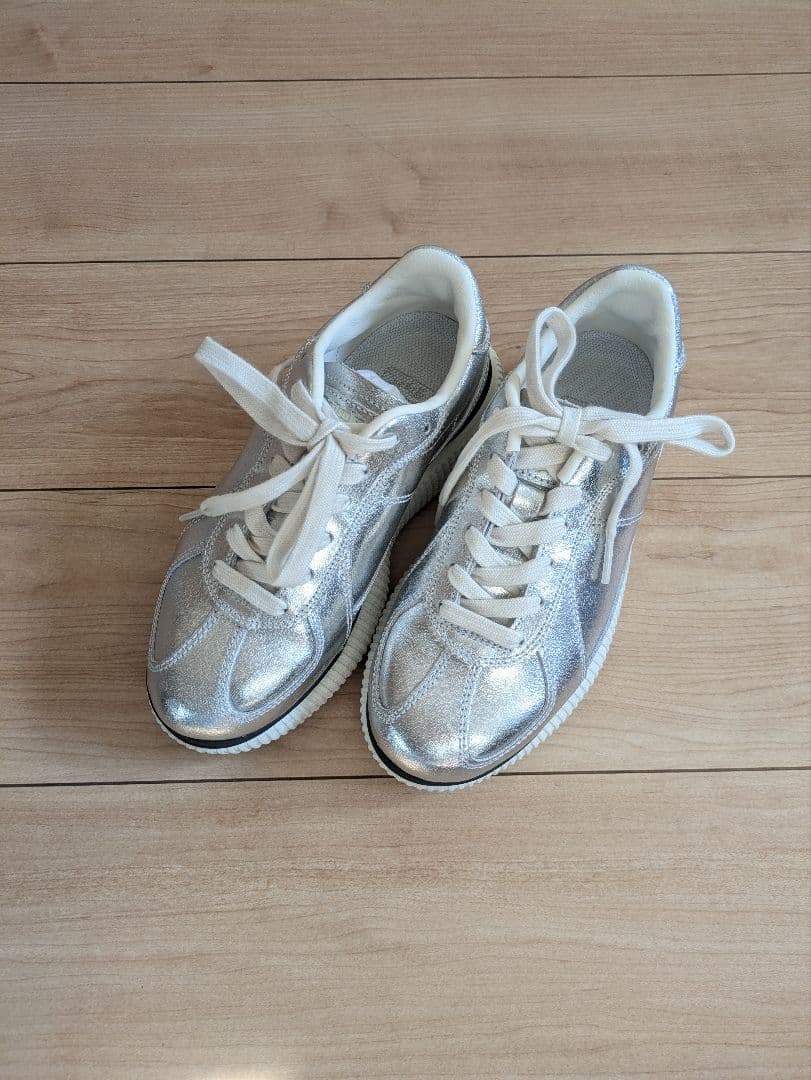 OnitsukaTigerオニツカタイガー　DELECITY　シルバー　22.5