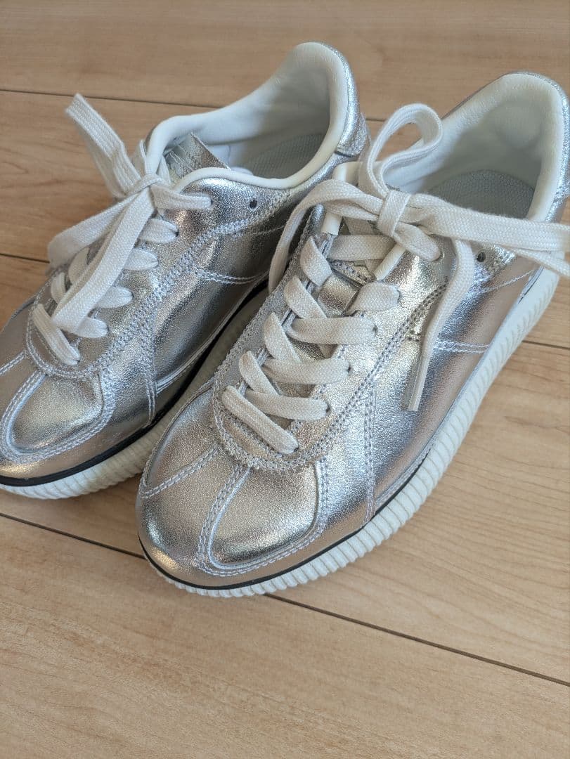 OnitsukaTigerオニツカタイガー　DELECITY　シルバー　22.5