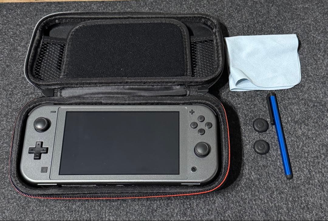 美品　Nintendo Switch Lite 本体　ポケモン　ケース付き