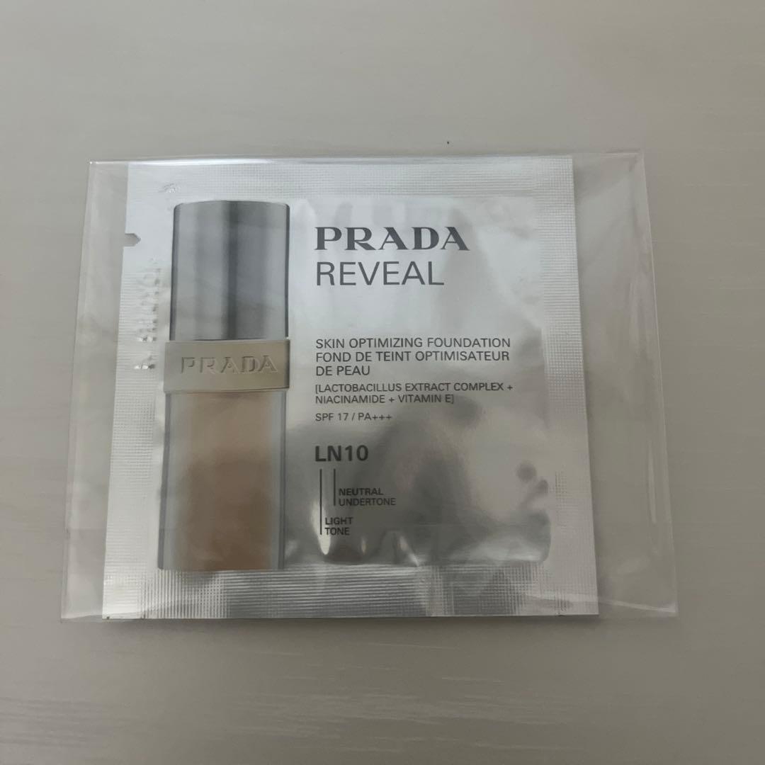 プラダ　香水　パラドックス