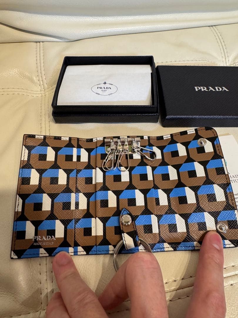 非売品✴︎新品✴︎PRADA サフィアーノレザー キーケース　PG004