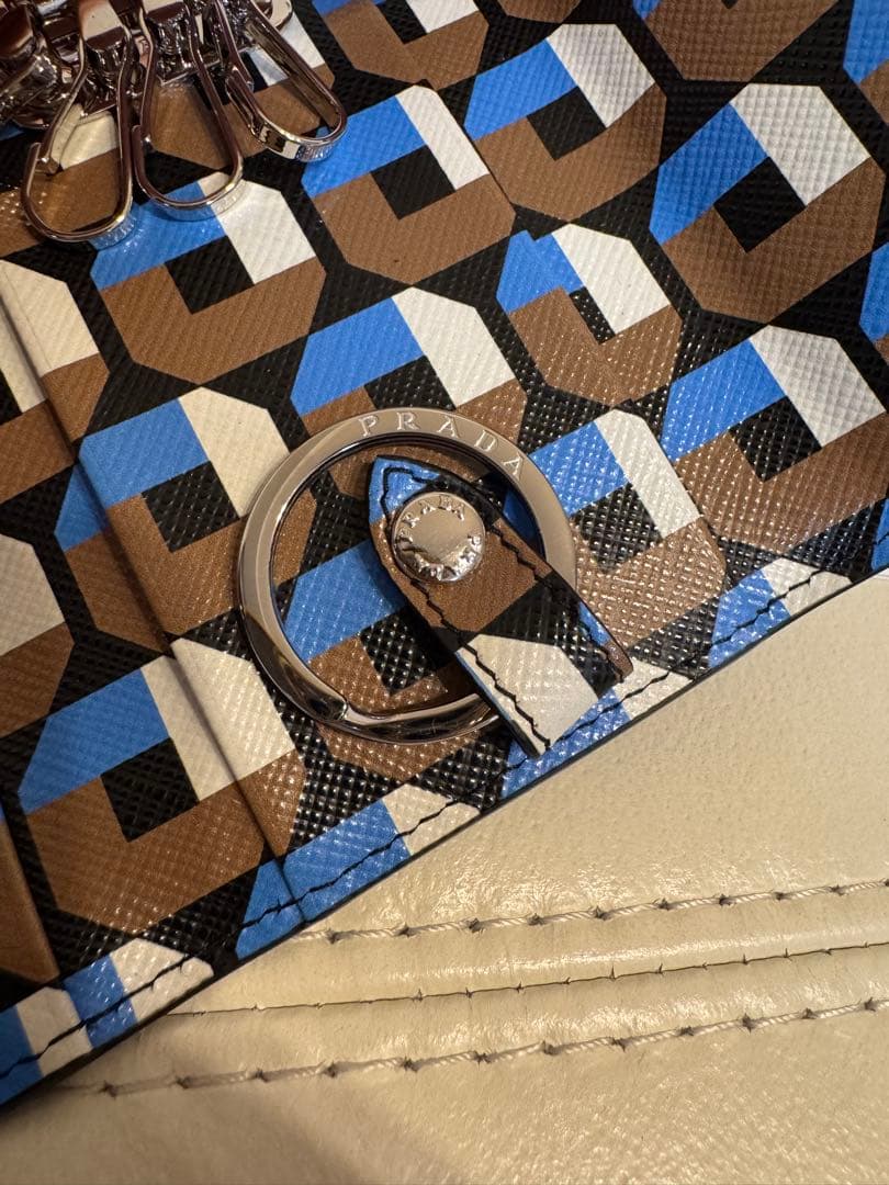 非売品✴︎新品✴︎PRADA サフィアーノレザー キーケース　PG004