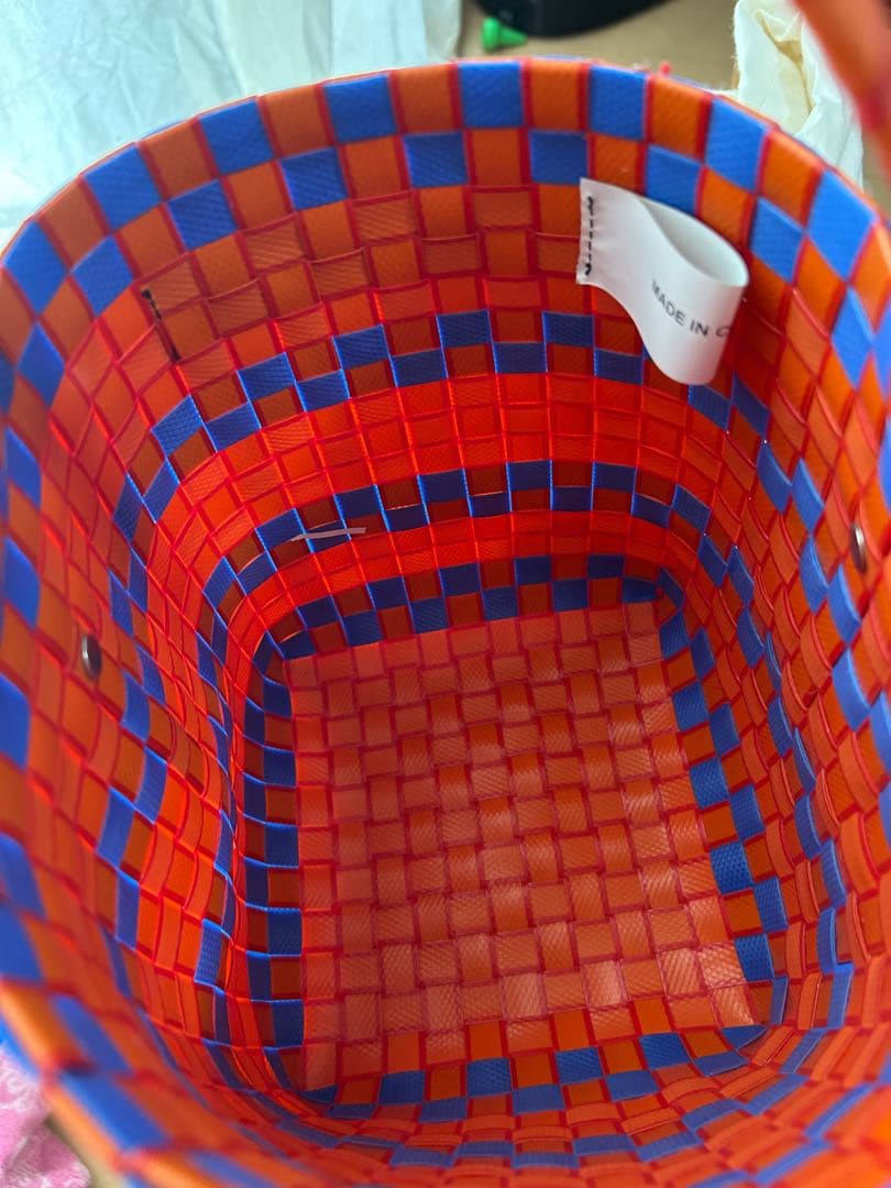 MARNI オレンジと青のかごバッグ