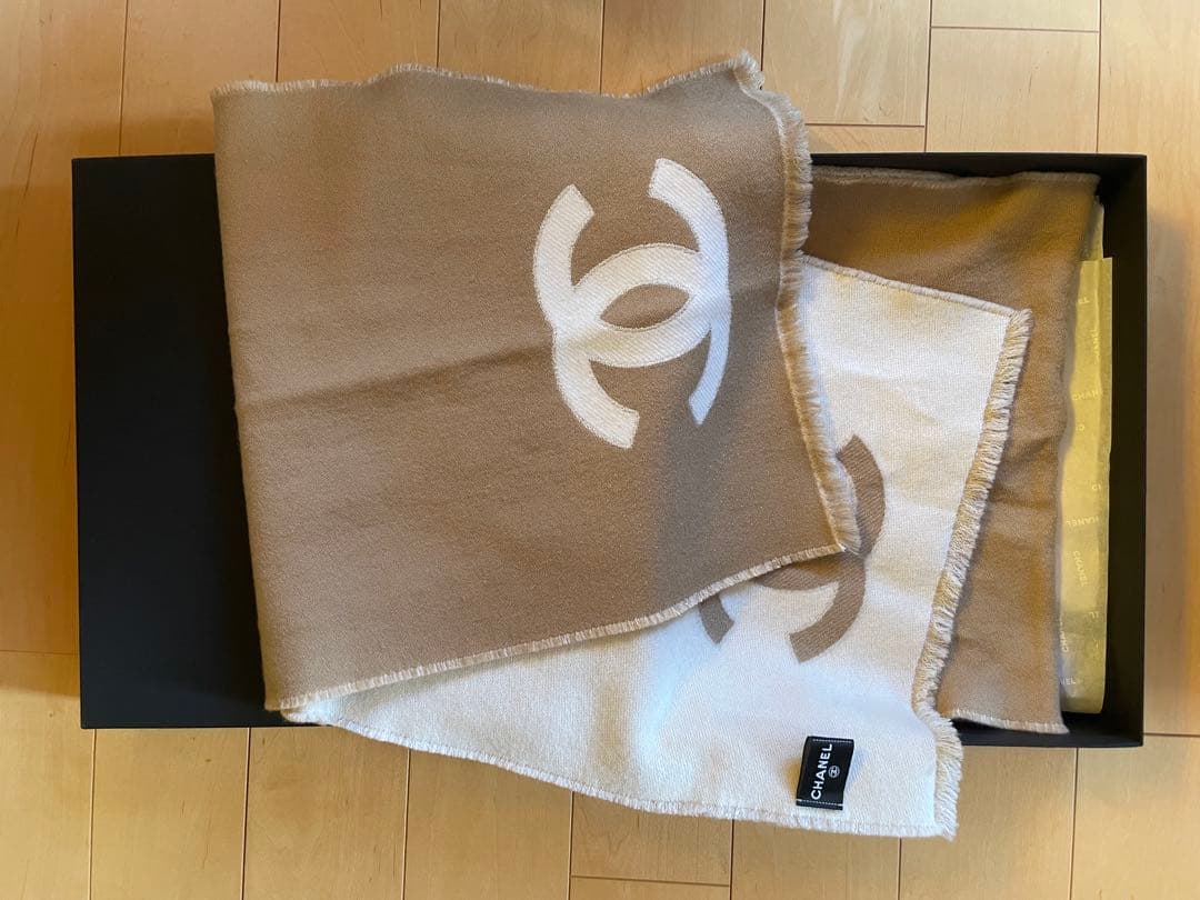 CHANEL ベージュ ロゴマフラー【最終値下げ】
