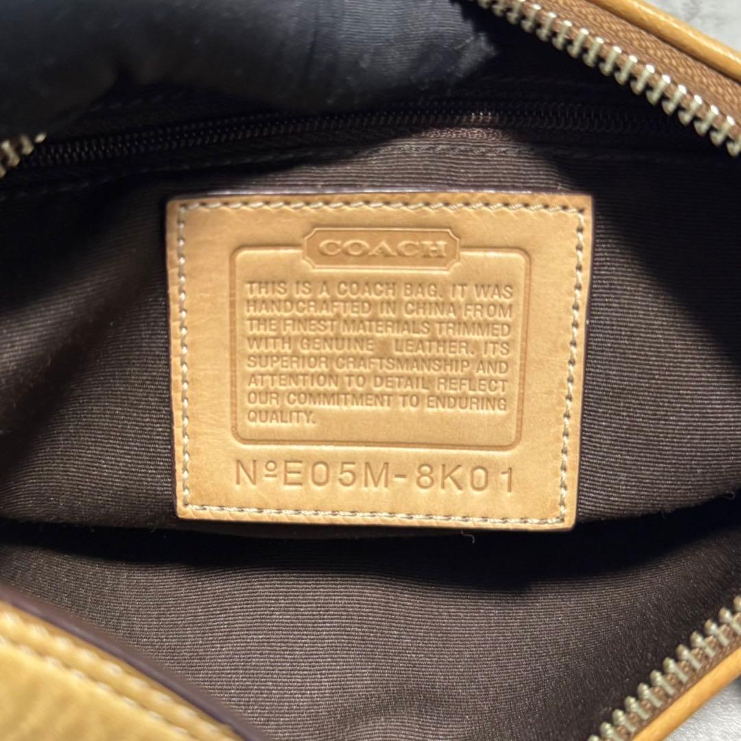 バッグ Coach Signature Beige Accessory Pouch