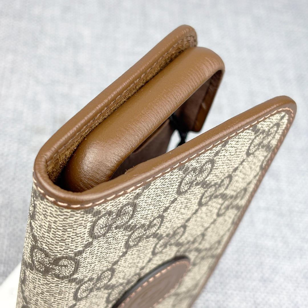 未使用グッチ★iphone15 スマホカバー 手帳型ケース GG柄 茶 箱＆袋