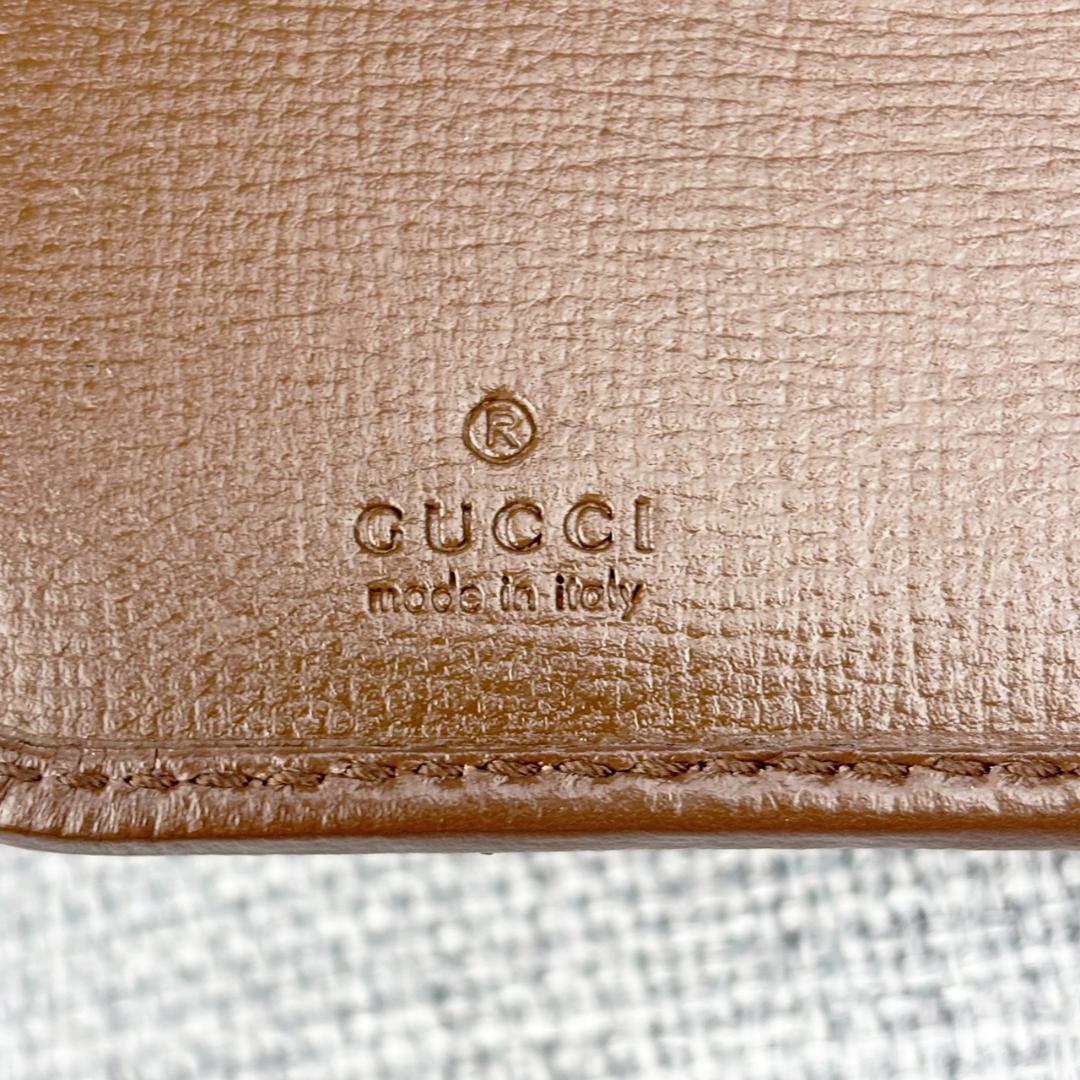 未使用グッチ★iphone15 スマホカバー 手帳型ケース GG柄 茶 箱＆袋