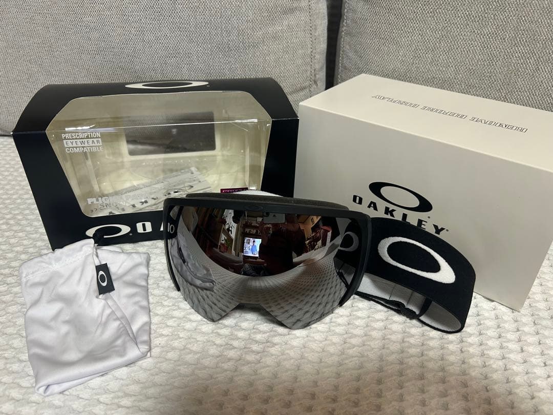 Oakley スキー・スノーボードゴーグル ミラーレンズ（一回使用の美品）