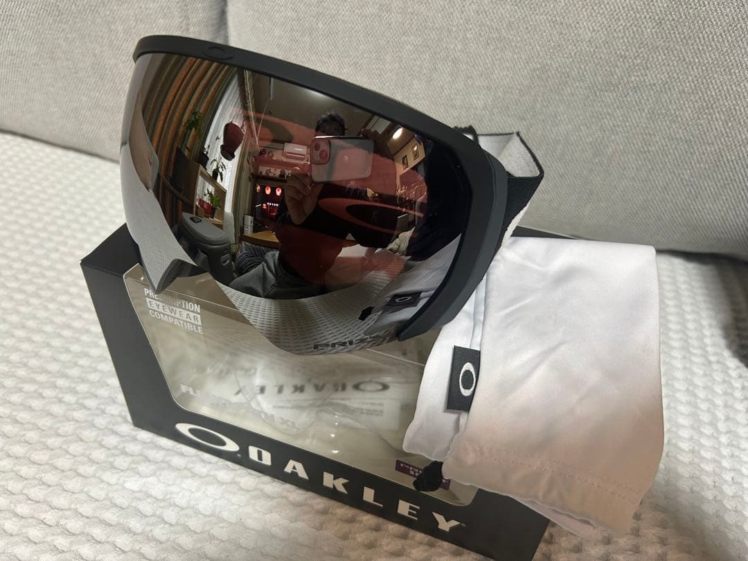 Oakley スキー・スノーボードゴーグル ミラーレンズ（一回使用の美品）