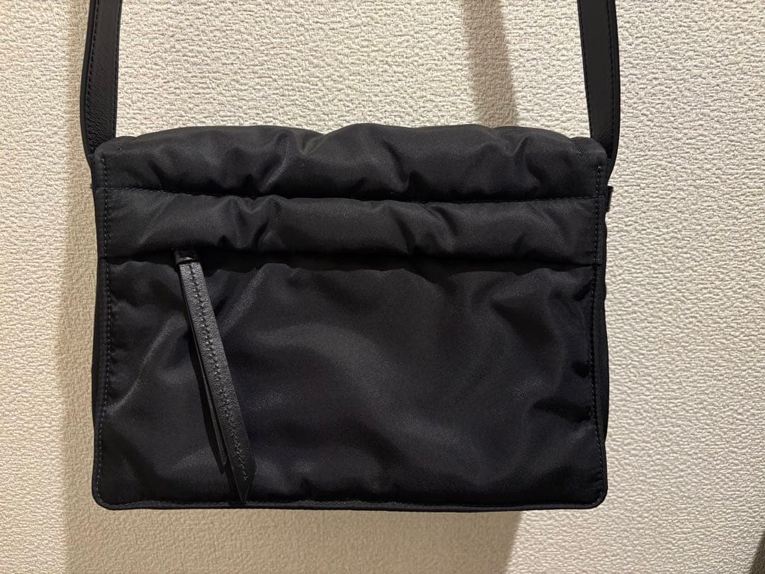 PRADA プラダ　ショルダーバッグ　スモール パデッド Re-Nylon