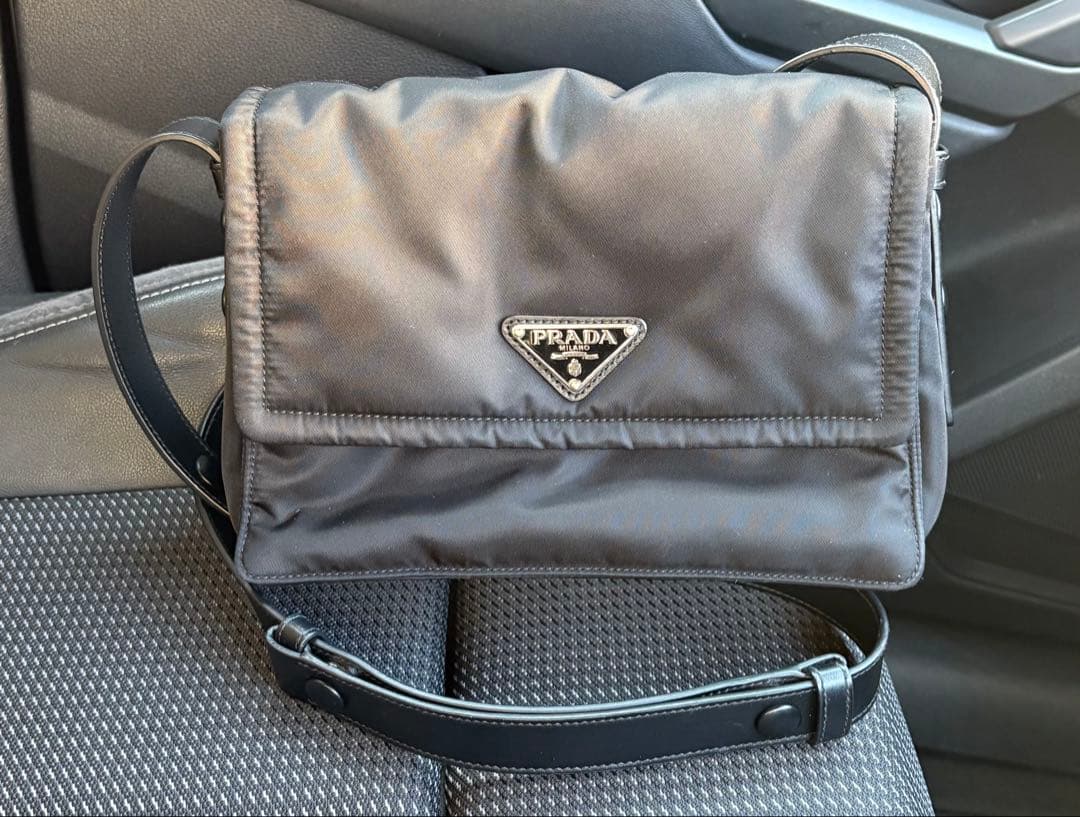 PRADA プラダ　ショルダーバッグ　スモール パデッド Re-Nylon