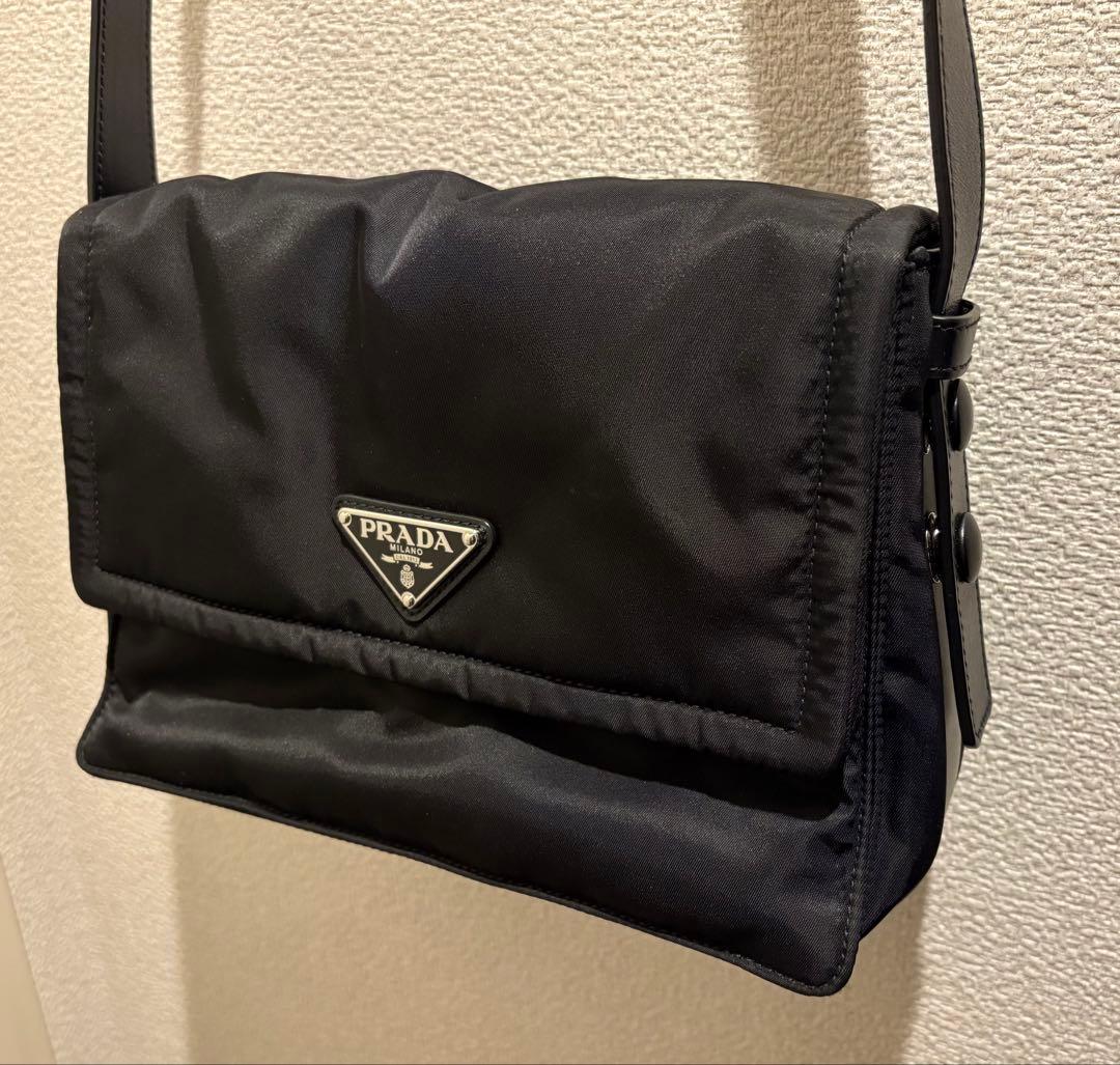 PRADA プラダ　ショルダーバッグ　スモール パデッド Re-Nylon