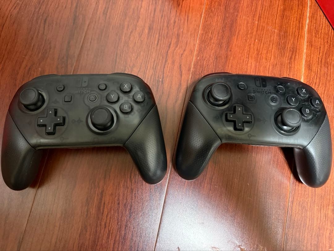 NintendoSwitch 本体 proコントローラー2台 ケース付き