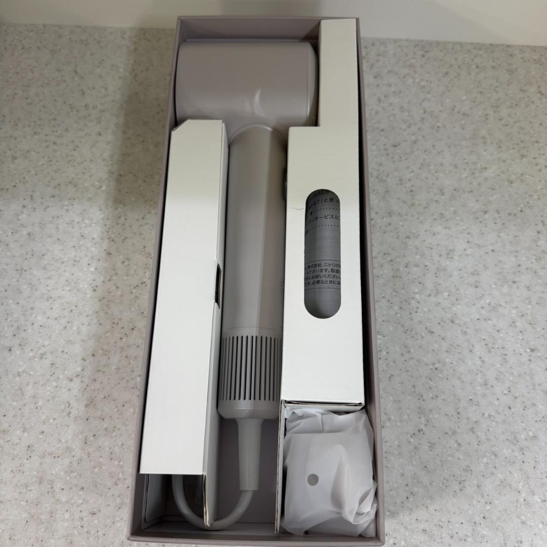 ★美品　ニトリ　ナノうるおいミスト美髪ドライヤー　NL701 MO