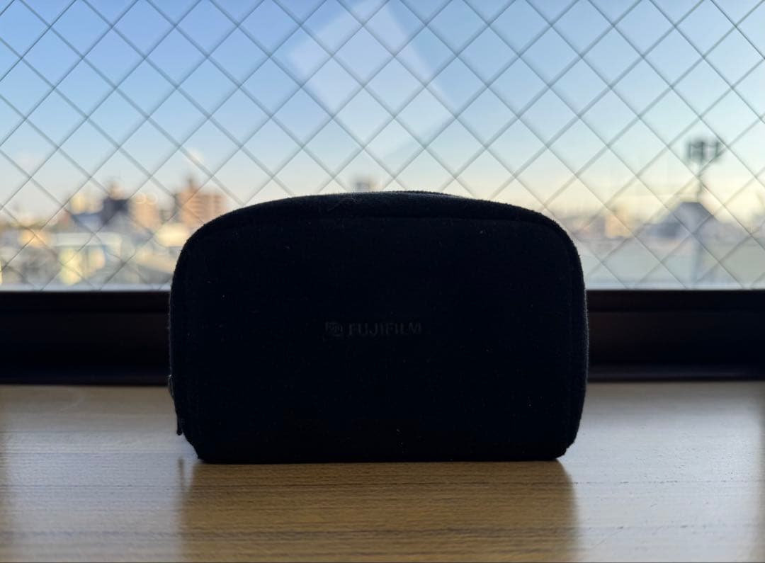 コンパクトフィルムカメラ シルバー ケース付き