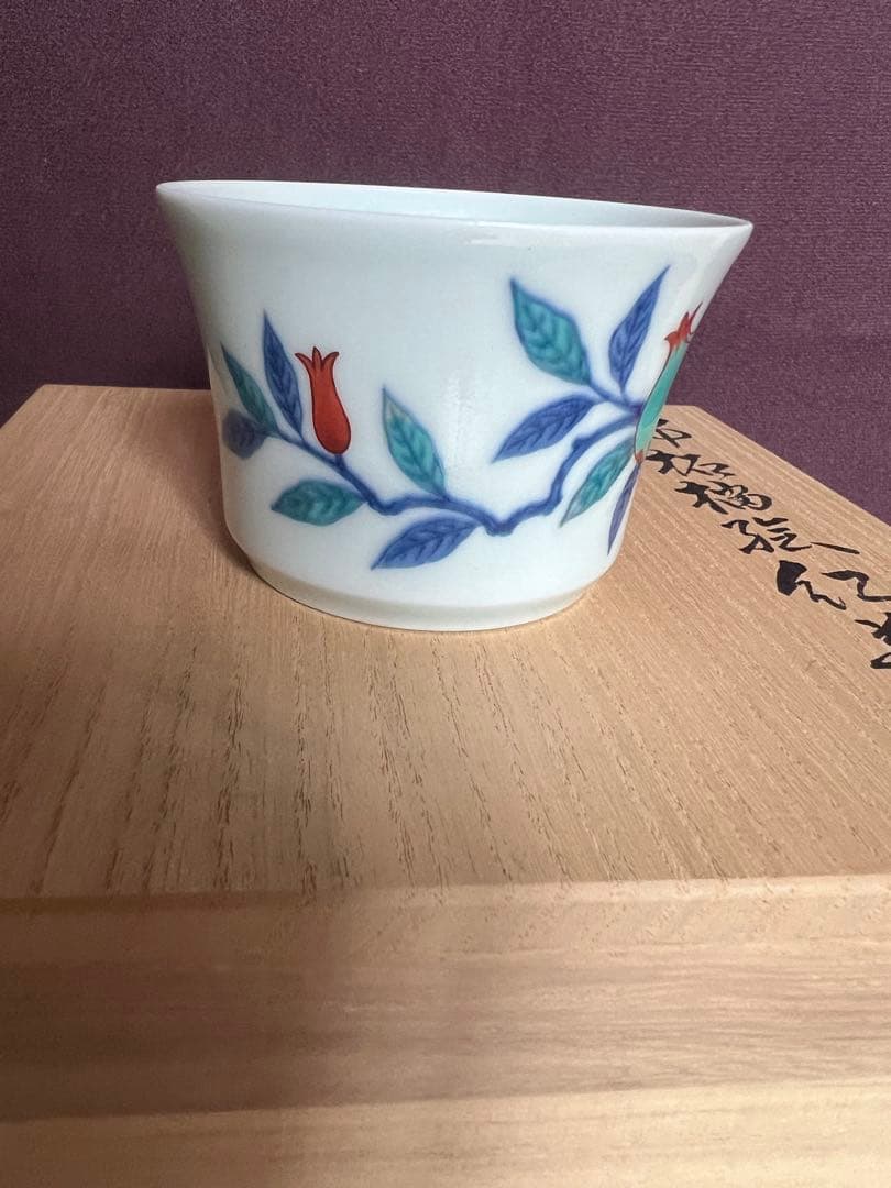 今右衛門窯　14代　錦柘榴絵紅茶碗　とも箱付き