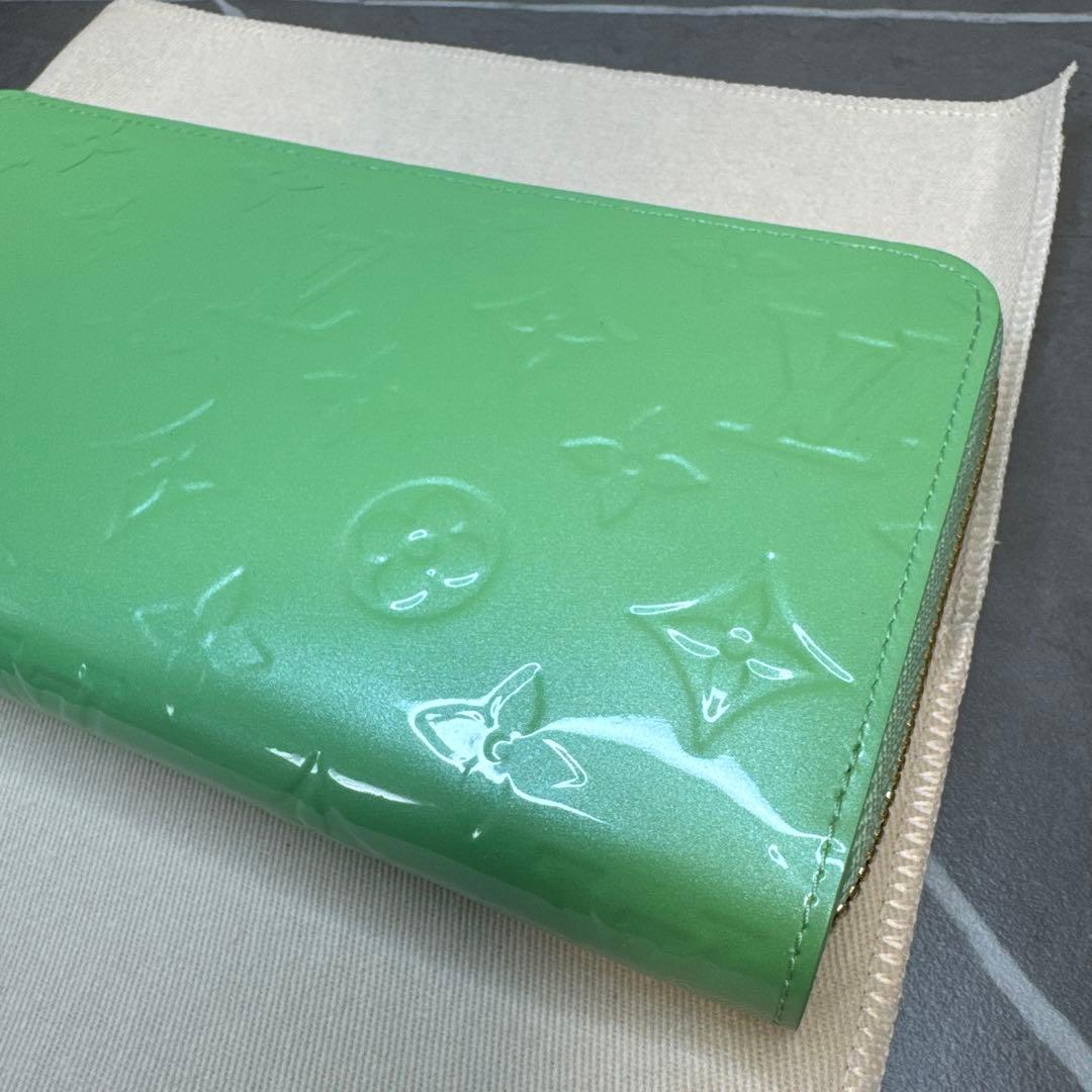 ヴィトン ジッピーウォレット ラウンド長財布 グリーン系 M82065