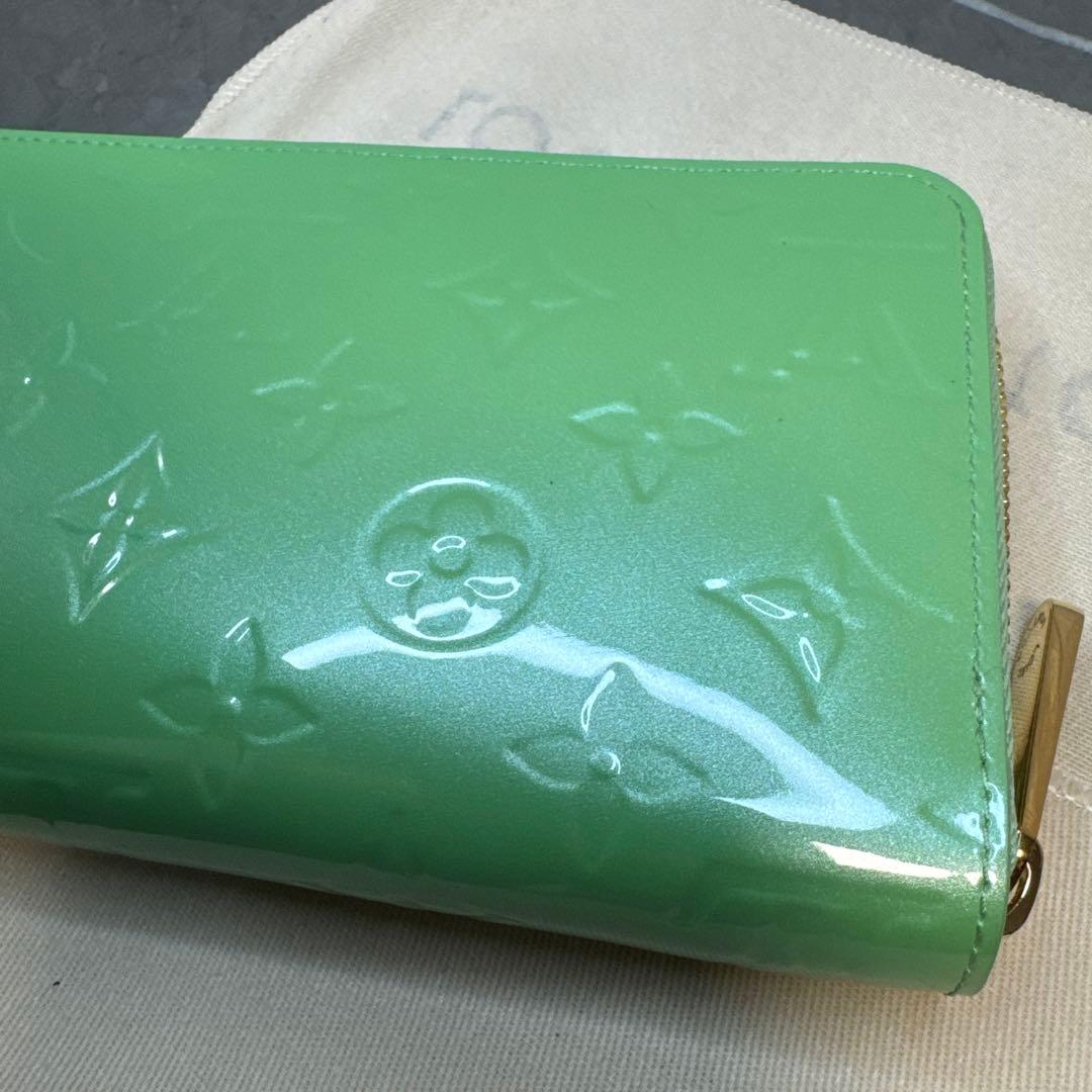 ヴィトン ジッピーウォレット ラウンド長財布 グリーン系 M82065