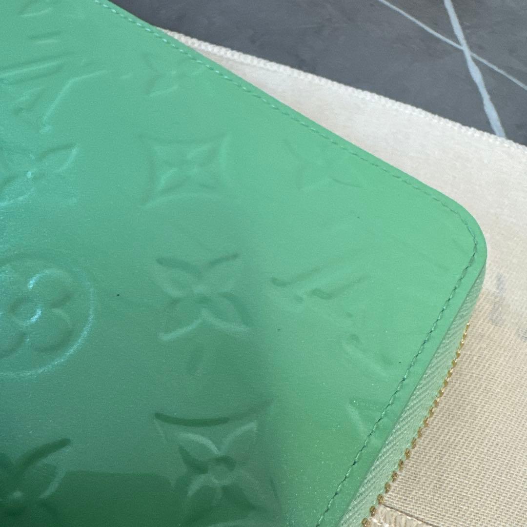 ヴィトン ジッピーウォレット ラウンド長財布 グリーン系 M82065