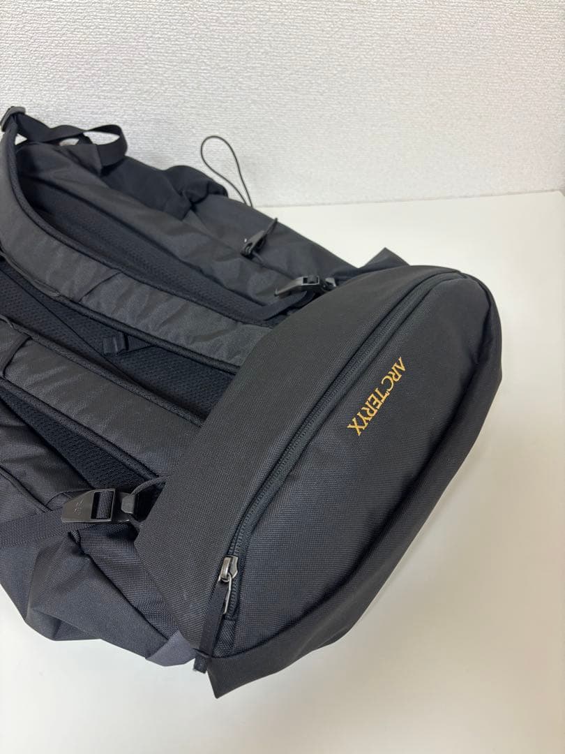 専用【美品】Arc'teryx マンティス30 アークテリクス黒バックパック
