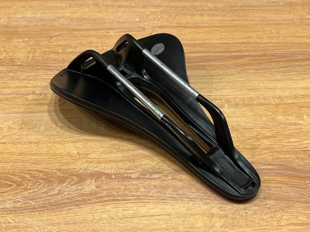 サドルNOVUS BOOST EVO FeC ALLOY SUPERFLOW L