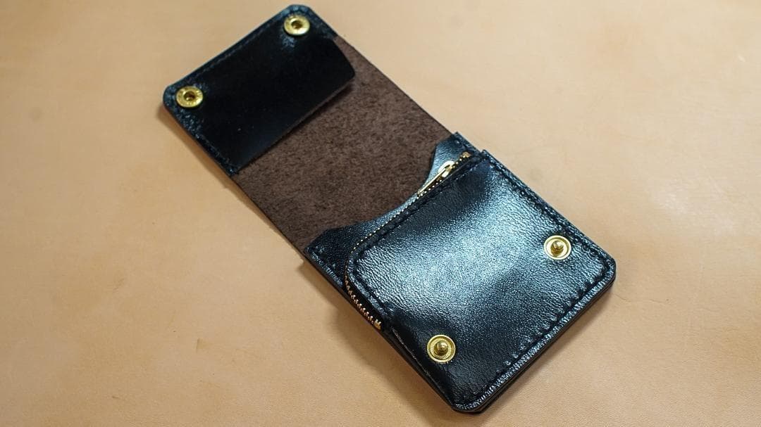 スマートトラッカーウォレット　タンニン鞣し　ブラック　茶芯　馬革手縫い