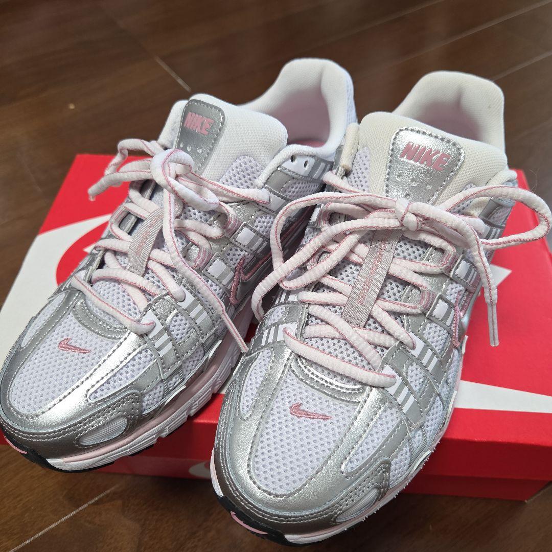 NIKE P-6000　シューズ シルバー/ピンク　ドアーズ　トゥモローランド