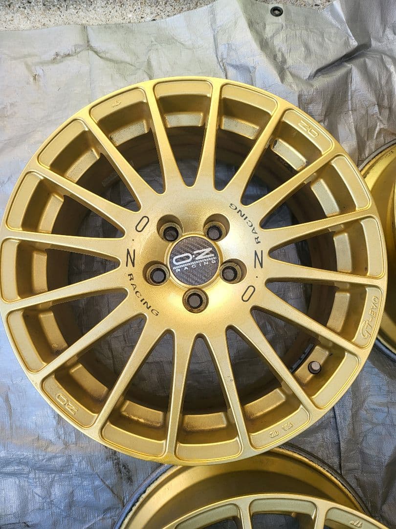希少 OZ スーパーツーリズモ GT EVO 17インチ ゴールドホイール