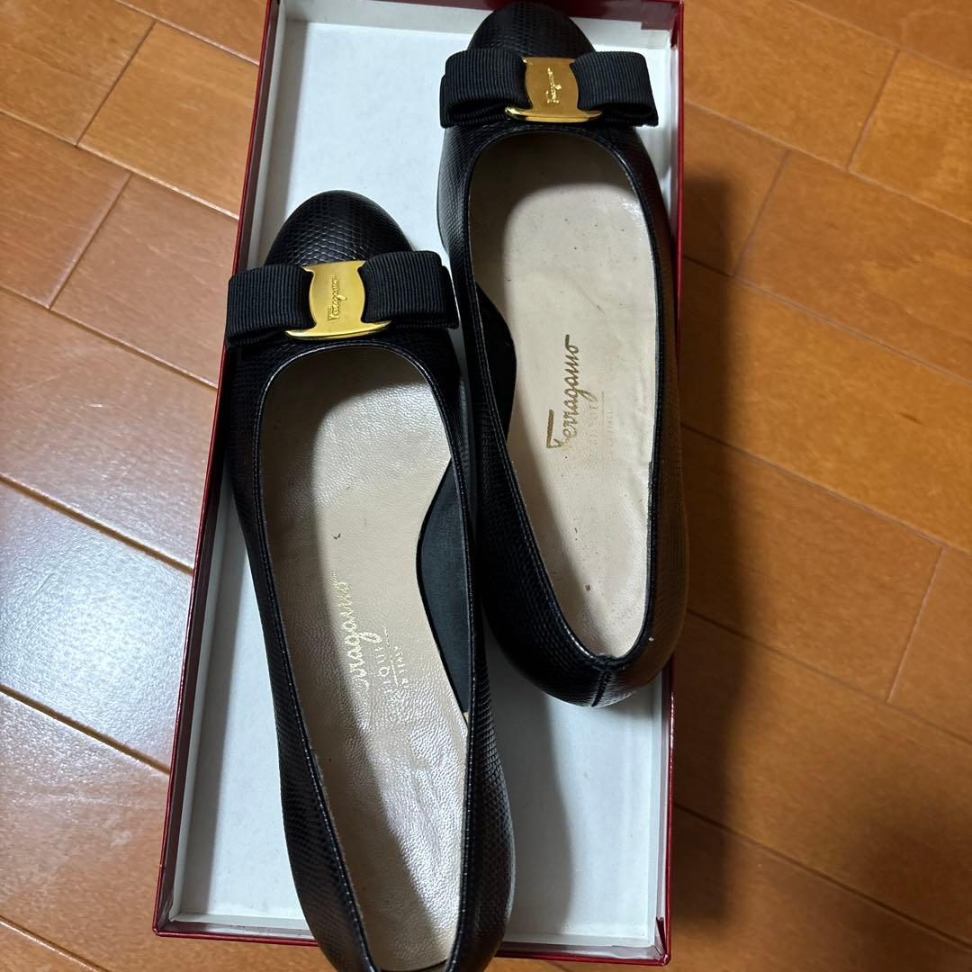 Salvatore Ferragamo リボンシューズ