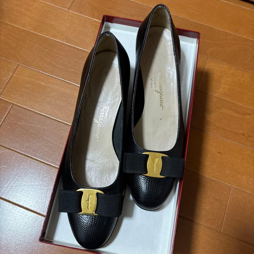 Salvatore Ferragamo リボンシューズ