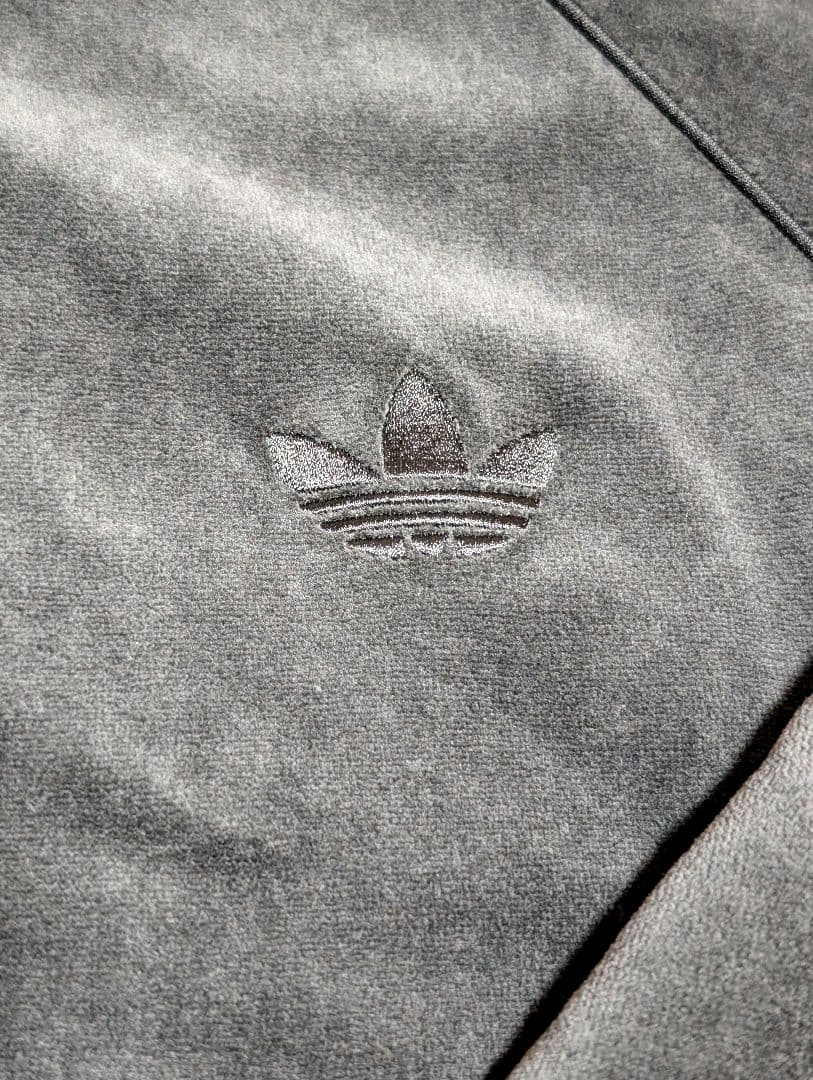 ひなお　　　adidas SST アディカラー ベロア トラックトップ