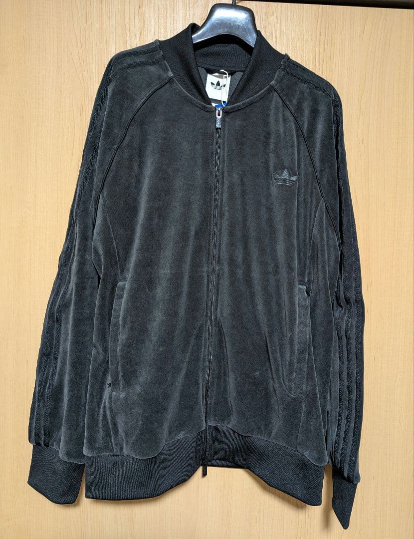 ひなお　　　adidas SST アディカラー ベロア トラックトップ