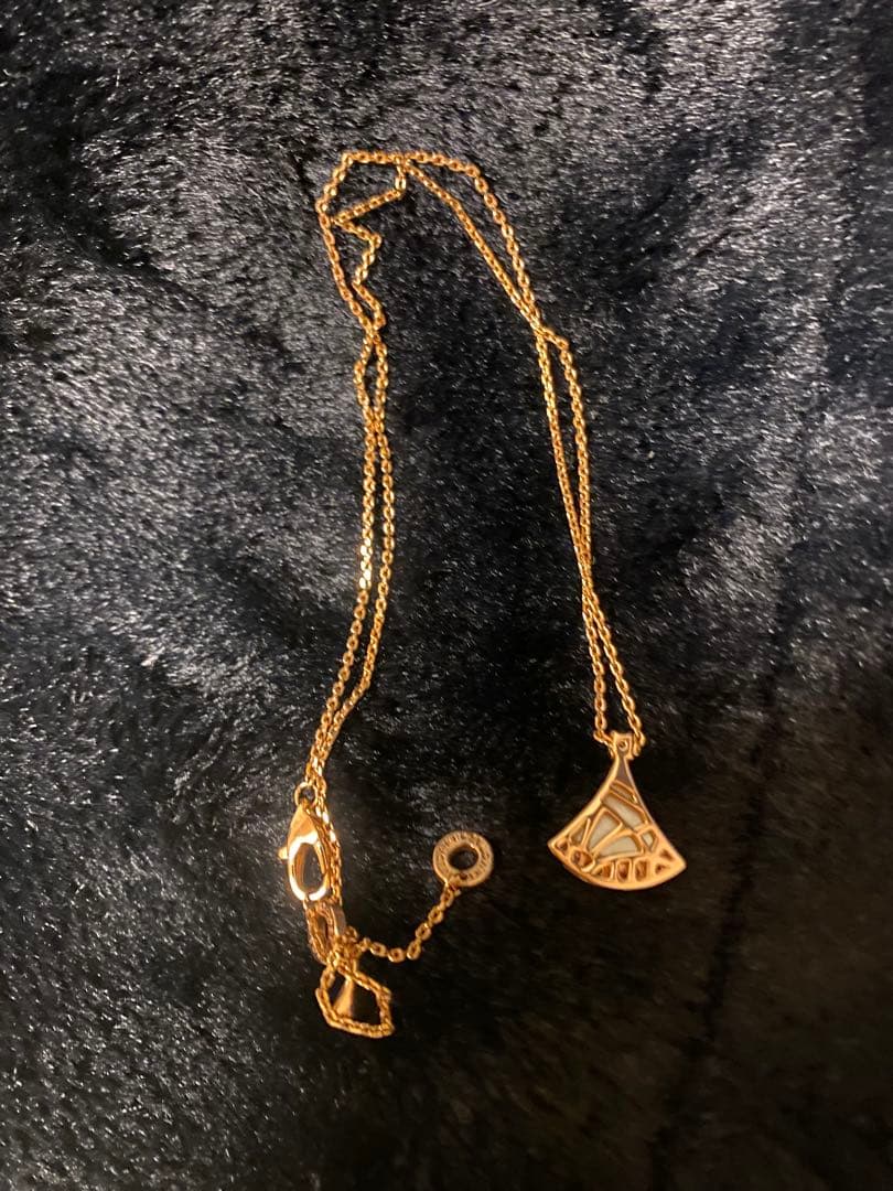 扇形　モチーフ　マザーオブパールネックレス