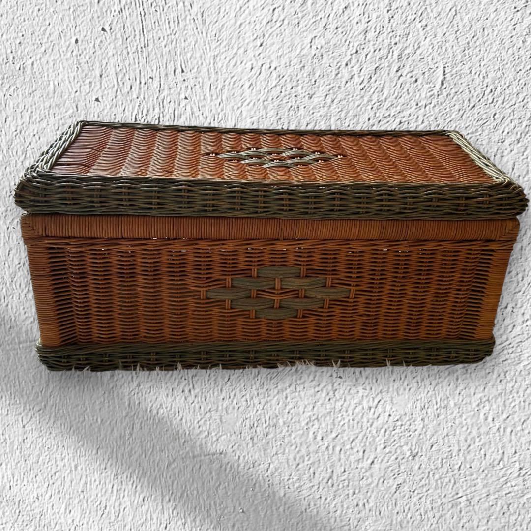 古い藤の収納ボックス　ラタンバスケット　ベンチ