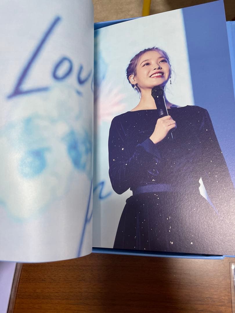 IU2019 Love Poem Blu-ray フォトブック　トレカ付き　廃盤