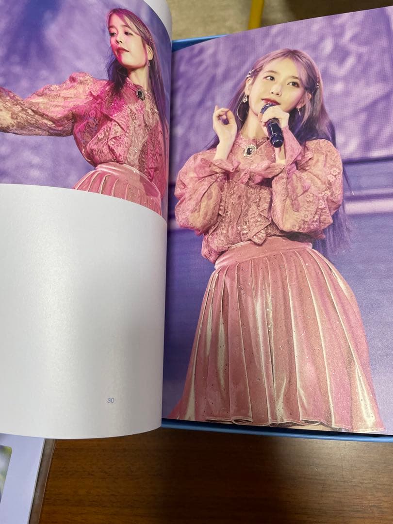 IU2019 Love Poem Blu-ray フォトブック　トレカ付き　廃盤