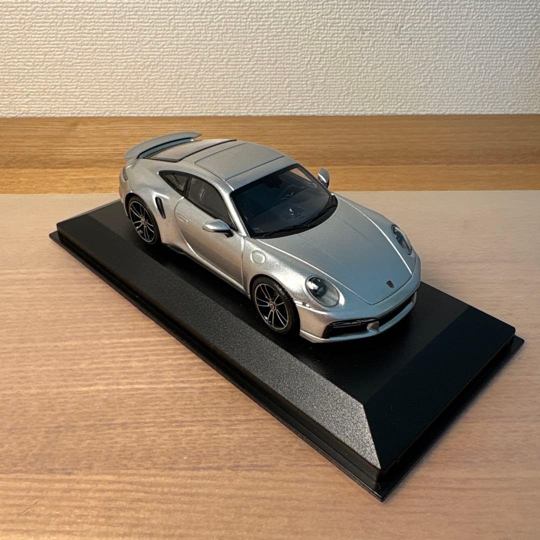 ミニチャンプス　ポルシェ 911 Turbo S 1/43 ミニカー シルバー