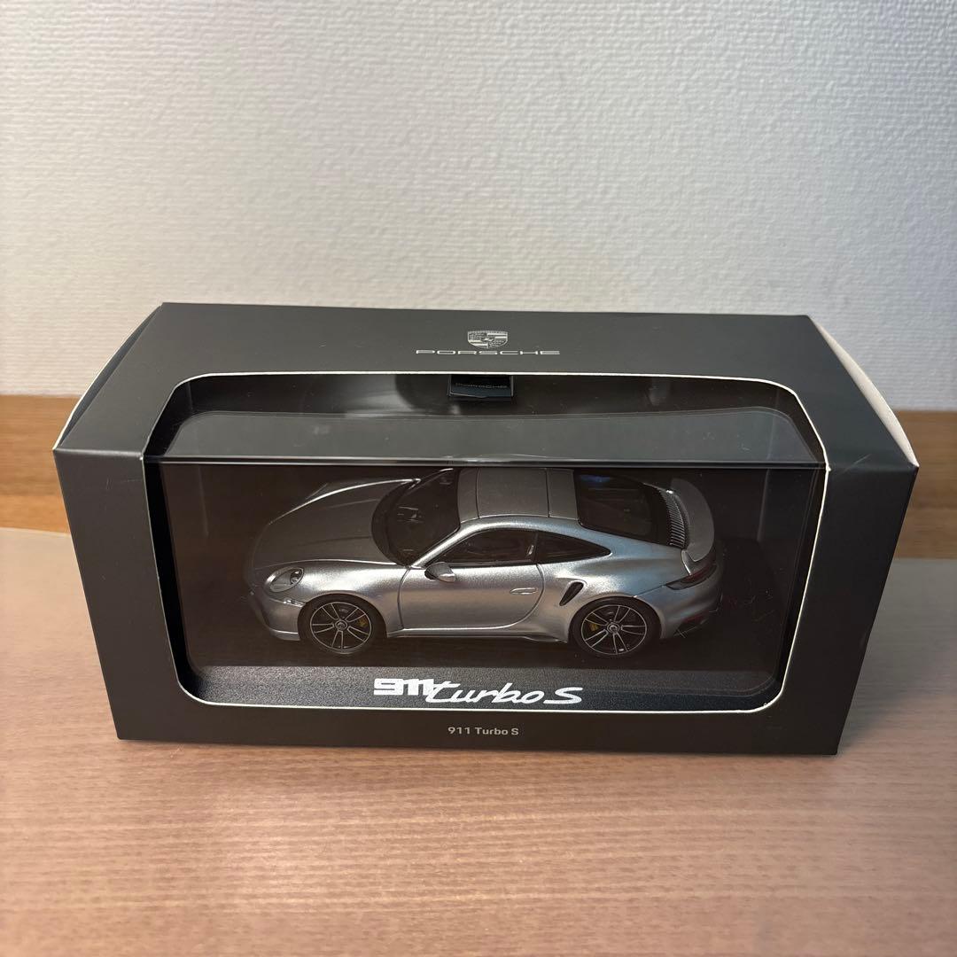 ミニチャンプス　ポルシェ 911 Turbo S 1/43 ミニカー シルバー