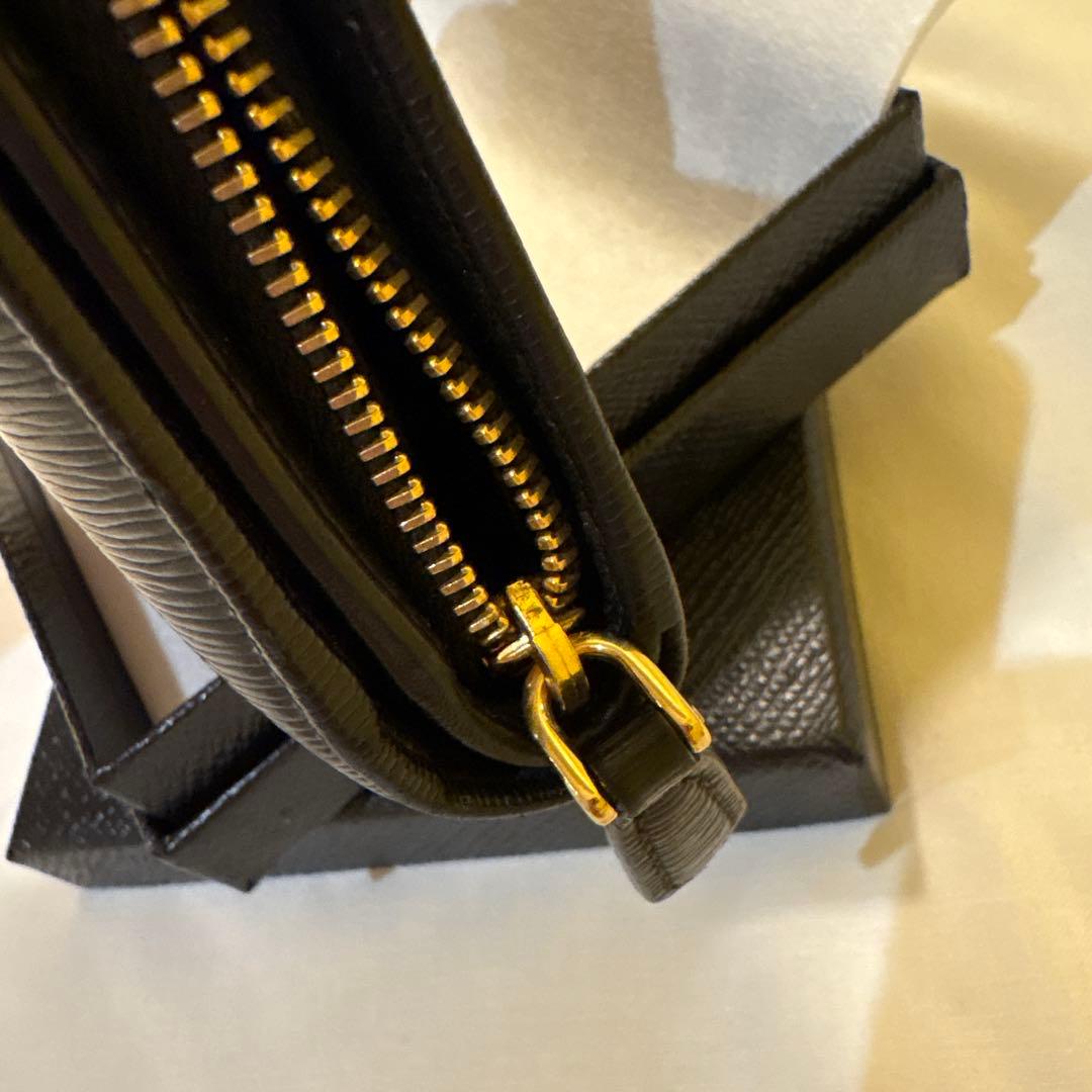 PRADA 二つ折り財布　1M1225