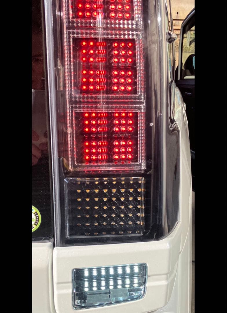 80系　ヴォクシー　純正加工テールランプ　難あり　ノア　エスクワイア